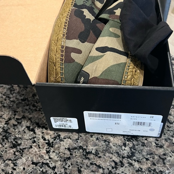 Only wore it once. Ready to rotate - Picture 6 of 13